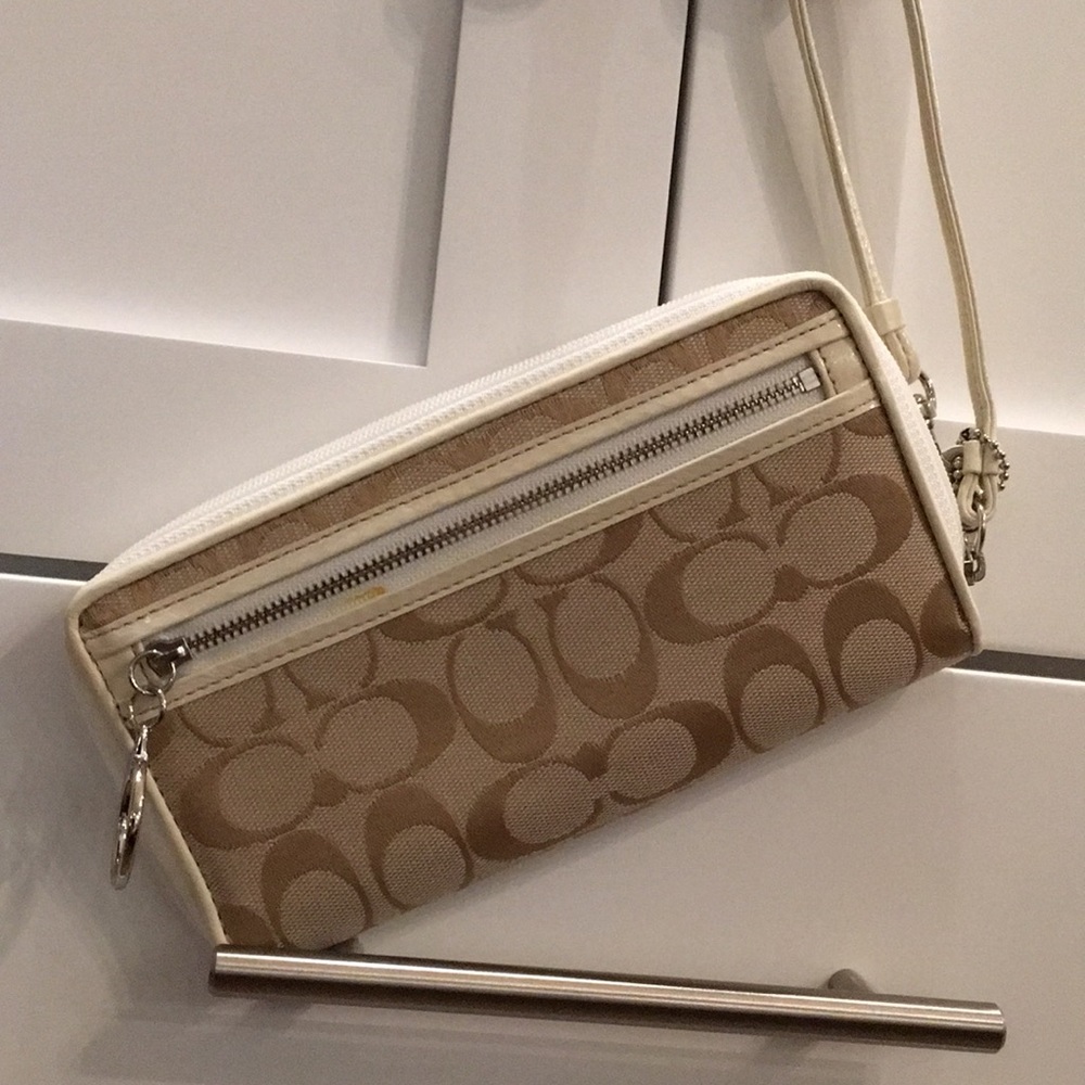 Coach Daisy Signature Large Zip Around Wallet